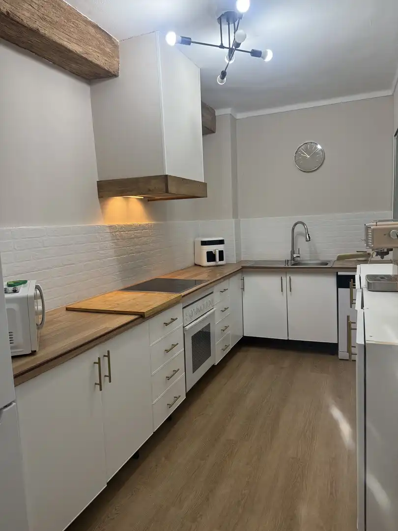 Piso en venta en Avenida Ciudad de Chiva, 23, Parque Alcosa Cocina de Piso en venta en Sevilla Capital con Aire acondicionado y Terraza