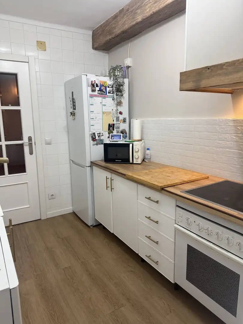 Piso en venta en Avenida Ciudad de Chiva, 23, Parque Alcosa Cocina de Piso en venta en Sevilla Capital con Aire acondicionado y Terraza
