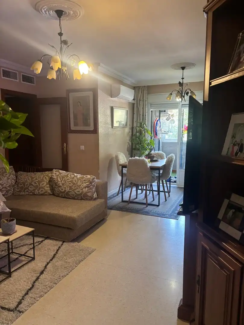 Wohnung zum Verkauf in Calle Sierra de Tentudía, Norte Wohnzimmer von Wohnung zum Verkauf in Mérida mit Privatgarten und Möbliert