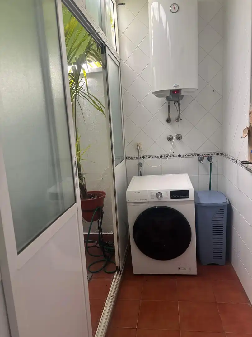 Wohnung zum Verkauf in Calle Sierra de Tentudía, Norte Badezimmer von Wohnung zum Verkauf in Mérida mit Privatgarten und Möbliert