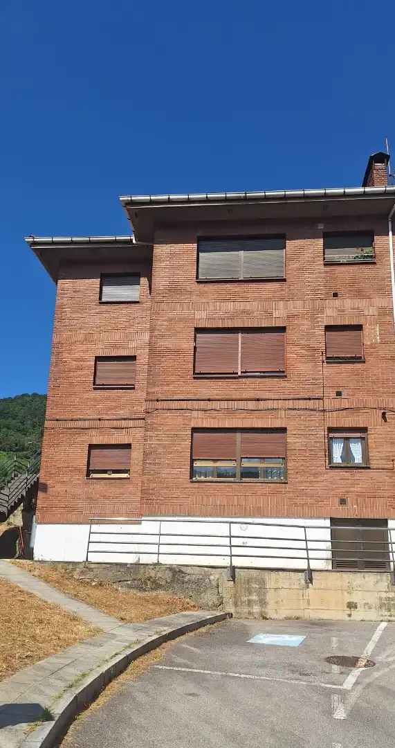 Wohnung zum Verkauf in Calle Nuestra Señora de Fátima, 11, Aller Außenansicht von Wohnung zum Verkauf in Aller mit Heizung, Terrasse und Abstellraum