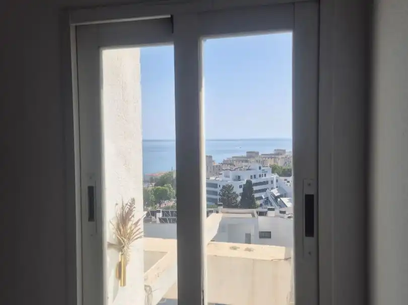 Piso en venta en Avenida General López Domínguez, 4, Los Jardines de Marbella - La Ermita Terraza de Piso en venta en Marbella con Aire acondicionado, Jardín privado y Terraza