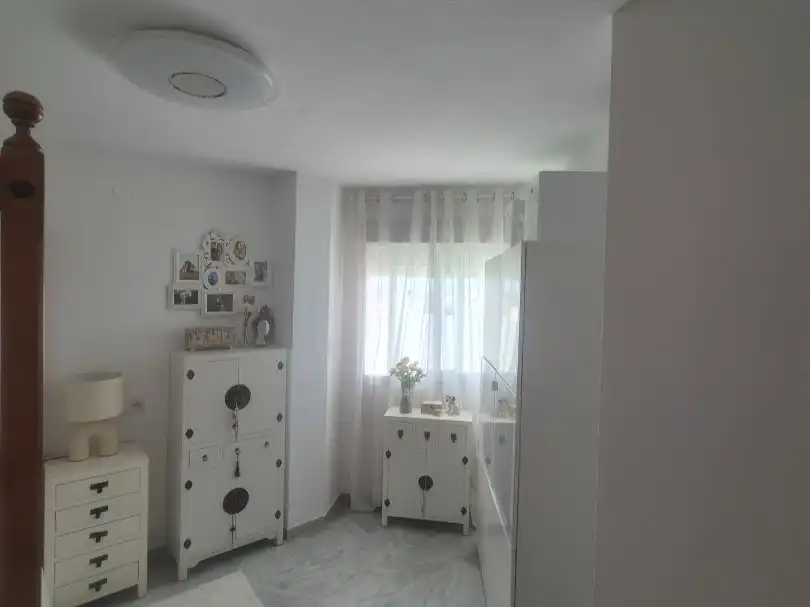 Piso en venta en Avenida General López Domínguez, 4, Los Jardines de Marbella - La Ermita Habitación de Piso en venta en Marbella con Aire acondicionado, Jardín privado y Terraza