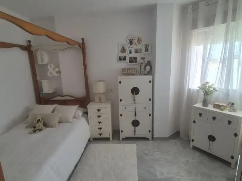 Piso en venta en Avenida General López Domínguez, 4, Los Jardines de Marbella - La Ermita Habitación de Piso en venta en Marbella con Aire acondicionado, Jardín privado y Terraza