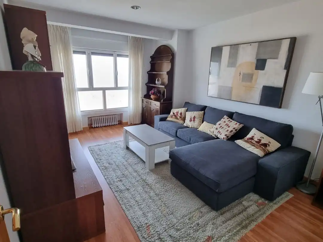 Piso de alquiler en Calle Jovellanos, 1, Barrio del Centro Sala de estar de Piso de alquiler en Gijón con Calefacción, Parquet y Amueblado