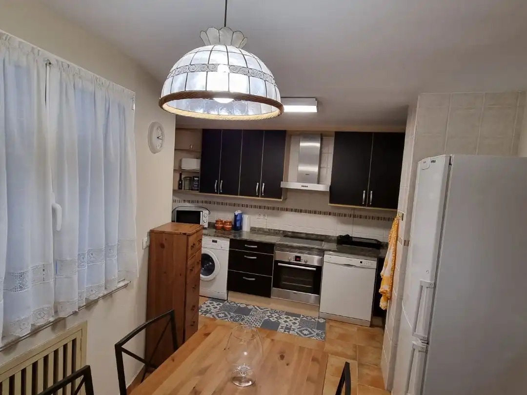 Piso de alquiler en Calle Jovellanos, 1, Barrio del Centro Cocina de Piso de alquiler en Gijón con Calefacción, Parquet y Amueblado