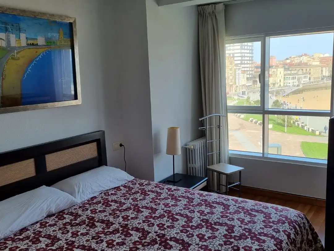 Piso de alquiler en Calle Jovellanos, 1, Barrio del Centro Habitación de Piso de alquiler en Gijón con Calefacción, Parquet y Amueblado