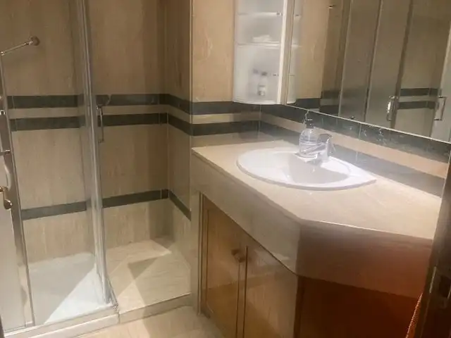 Piso en venta en Gran Vía de Hortaleza, 63, Pinar del Rey Baño de Piso en venta en Madrid con Aire acondicionado, Calefacción y Parquet