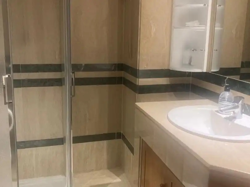 Piso en venta en Gran Vía de Hortaleza, 63, Pinar del Rey Baño de Piso en venta en Madrid con Aire acondicionado, Calefacción y Parquet