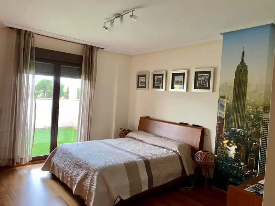 Casa o chalet en venta en Calle Emilia Pardo Bazán, 40, Hervencias Habitación de Casa o chalet en venta en Ávila Capital con Terraza y Balcón