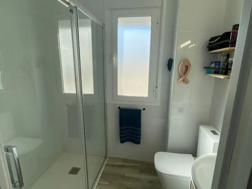 Piso de alquiler en Calle Unamuno, 4, Umbrete Baño de Piso de alquiler en Umbrete con Aire acondicionado y Terraza