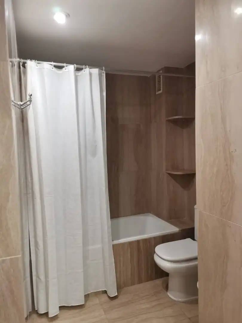 Baño de Apartamento de alquiler en Murcia con Aire acondicionado, Parquet y Amueblado
