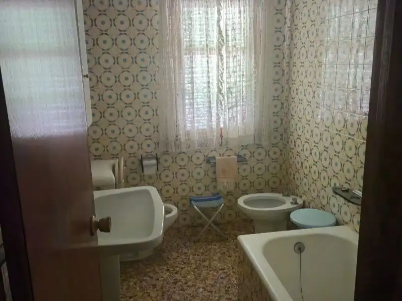 Detached homes for sale in Calle Sanchez del Corral, 13, Ayuntamiento Bathroom of Detached homes for sale in Alhendín with Terrace and Balcony
