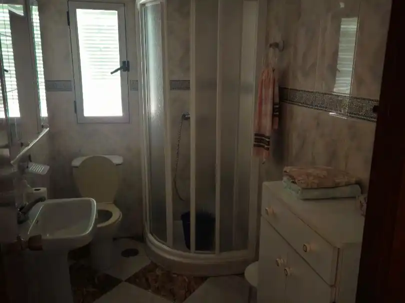 Detached homes for sale in Calle Sanchez del Corral, 13, Ayuntamiento Bathroom of Detached homes for sale in Alhendín with Terrace and Balcony