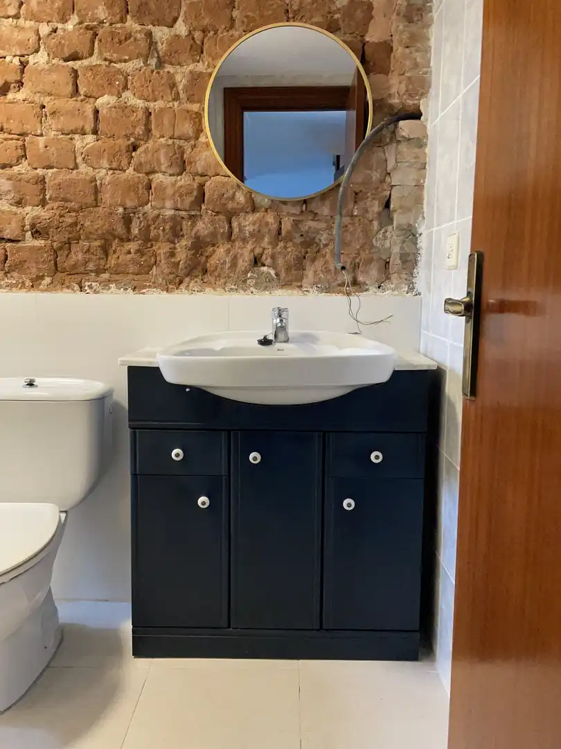 Bany de Casa o xalet en venda en Alesón amb Calefacció, Jardí privat i Terrassa