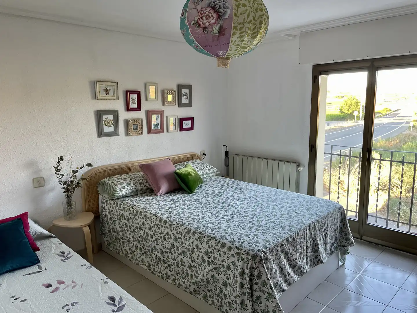 Dormitori de Casa o xalet en venda en Alesón amb Calefacció, Jardí privat i Terrassa