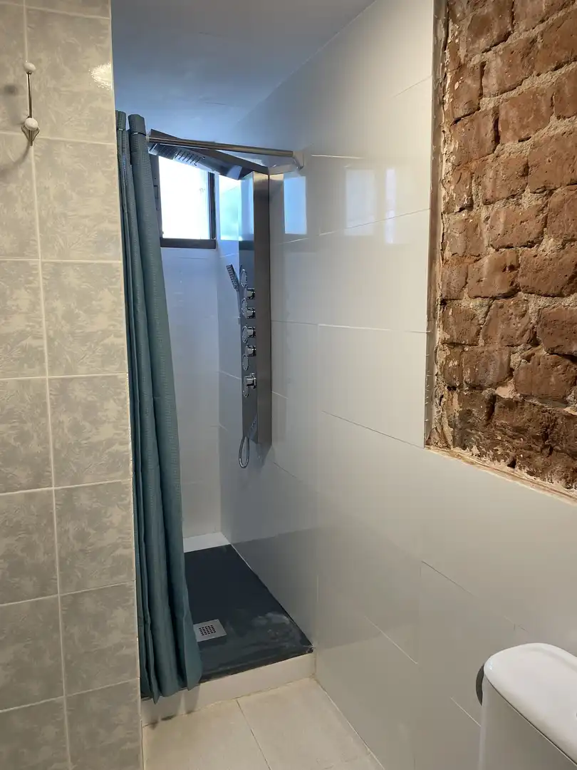 Bany de Casa o xalet en venda en Alesón amb Calefacció, Jardí privat i Terrassa