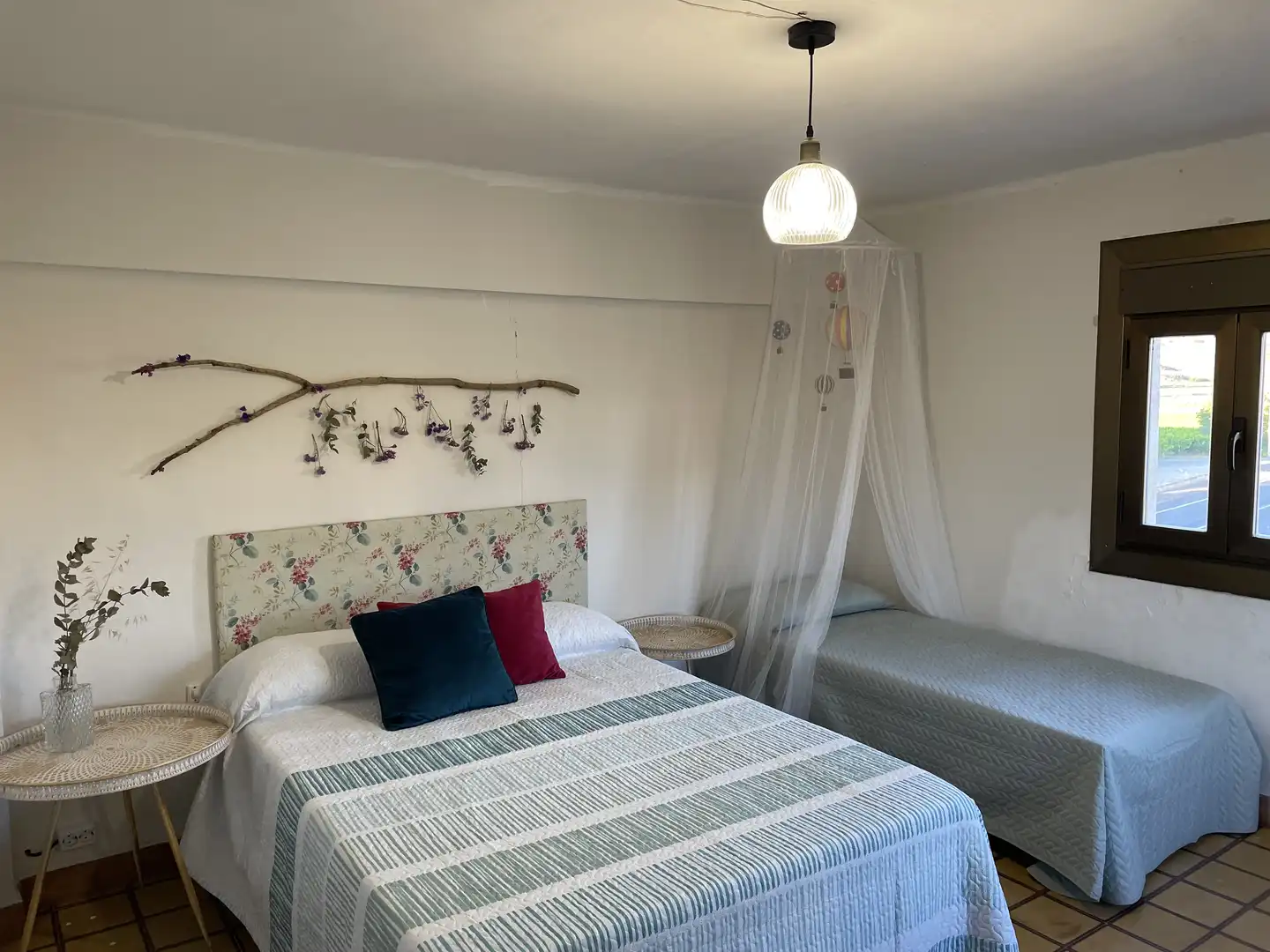 Dormitori de Casa o xalet en venda en Alesón amb Calefacció, Jardí privat i Terrassa