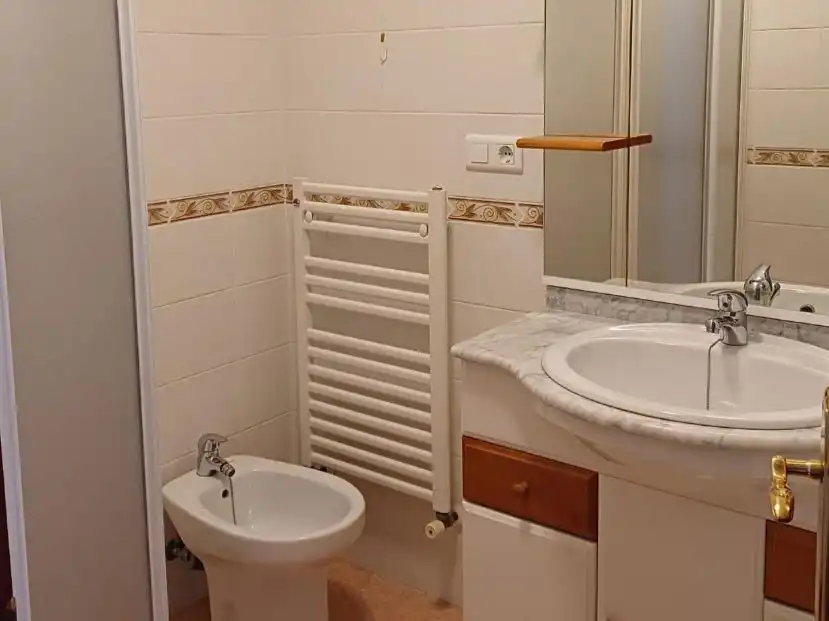 Flat for rent in Calle Briviesca, 5, Medina de Pomar Bathroom of Flat for rent in Medina de Pomar with Heating, Parquet flooring and Terrace