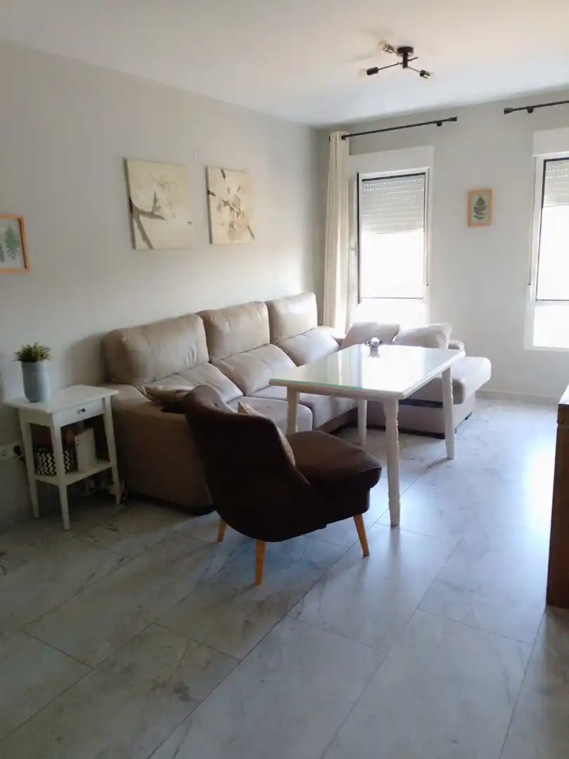 Pis de lloguer a Calle Alcalá Zamora, 6, Santa Rosa - Valdeolleros Sala d'estar de Pis de lloguer en Córdoba amb Aire condicionat, Calefacció i Terrassa