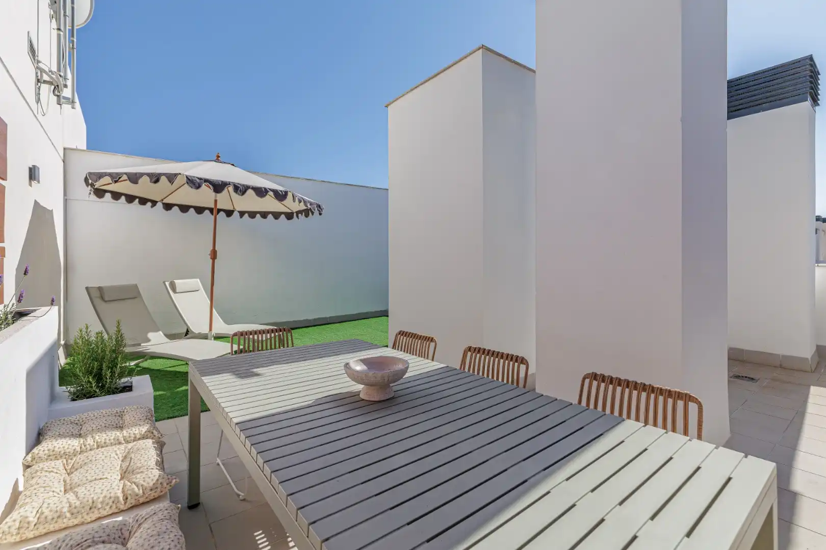 Wohnung zum Verkauf in Calle Policía Nacional, 11, Parque Central Terrasse von Wohnung zum Verkauf in Estepona mit Privatgarten, Terrasse und Möbliert