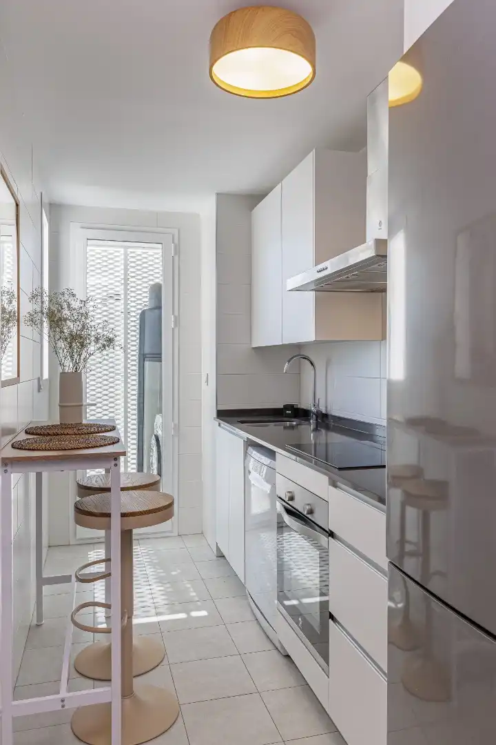 Wohnung zum Verkauf in Calle Policía Nacional, 11, Parque Central Küche von Wohnung zum Verkauf in Estepona mit Privatgarten, Terrasse und Möbliert