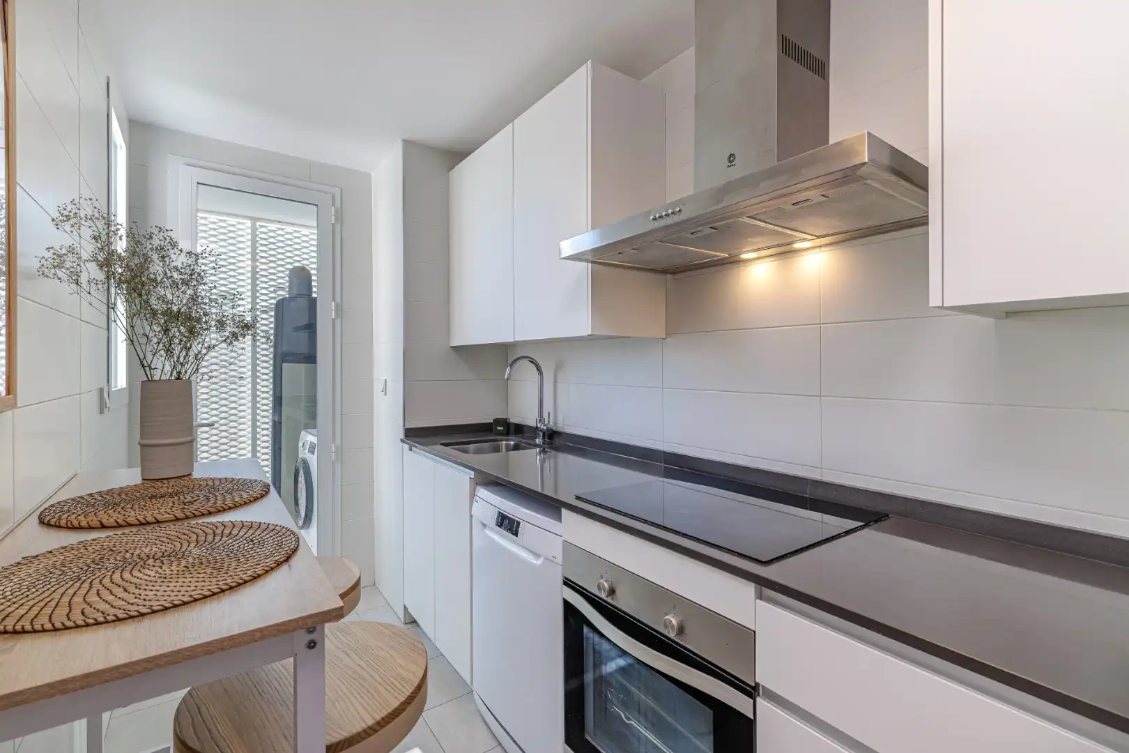 Wohnung zum Verkauf in Calle Policía Nacional, 11, Parque Central Küche von Wohnung zum Verkauf in Estepona mit Privatgarten, Terrasse und Möbliert
