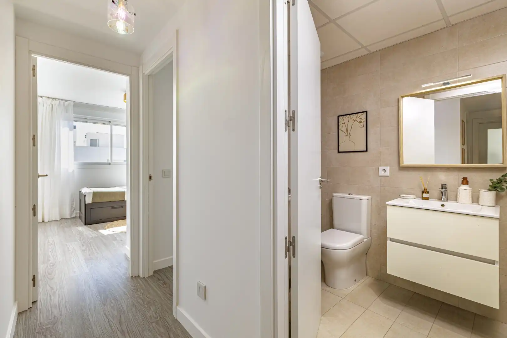 Wohnung zum Verkauf in Calle Policía Nacional, 11, Parque Central Badezimmer von Wohnung zum Verkauf in Estepona mit Privatgarten, Terrasse und Möbliert