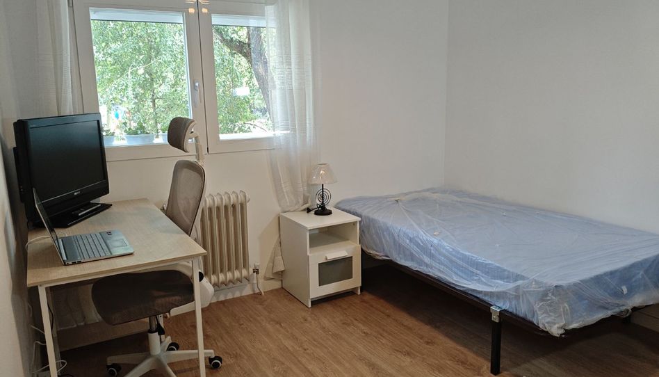 Habitación en Calle Lesaca, 44, Orcasitas, Madrid Capital - imagen 1 Foto 1 de Habitación en Calle Lesaca, 44, Orcasitas, Madrid Capital