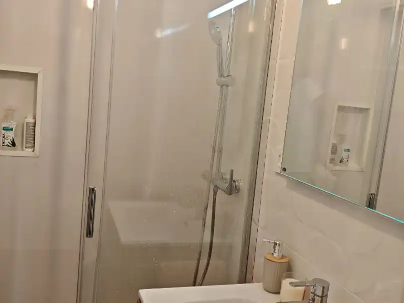 Habitación en Calle Lesaca, 44, Orcasitas Baño de Piso para compartir en Madrid con Calefacción, Terraza y Amueblado