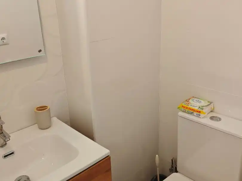 Habitación en Calle Lesaca, 44, Orcasitas Baño de Piso para compartir en Madrid con Calefacción, Terraza y Amueblado