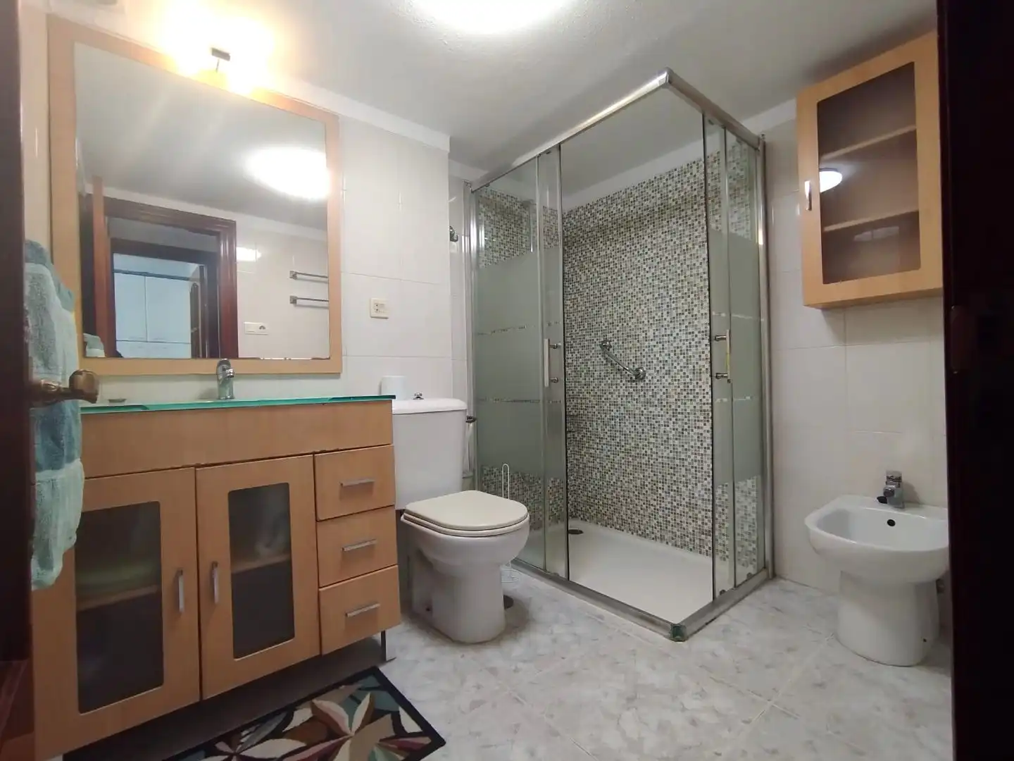 Baño de Piso en venta en Gijón  con Terraza y Balcón