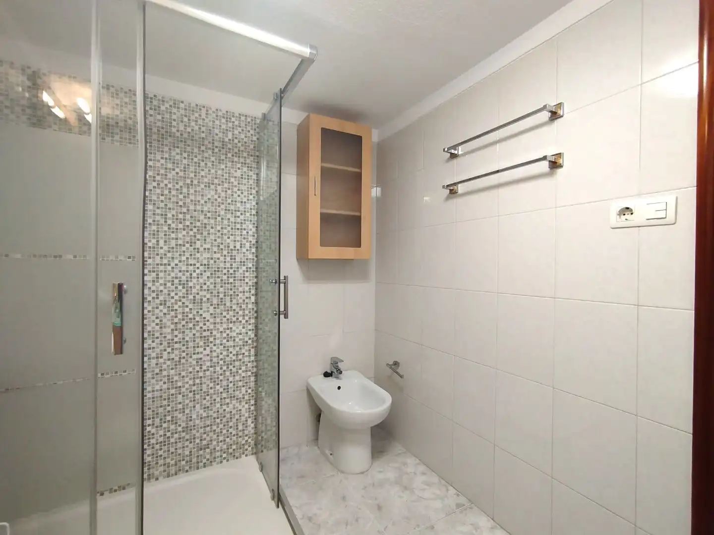 Baño de Piso en venta en Gijón  con Terraza y Balcón