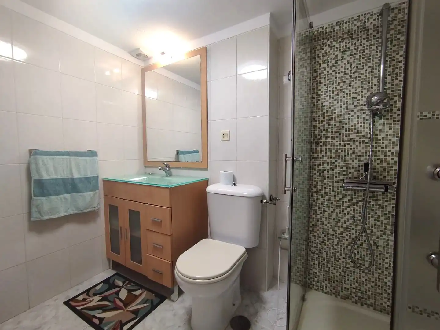 Baño de Piso en venta en Gijón  con Terraza y Balcón