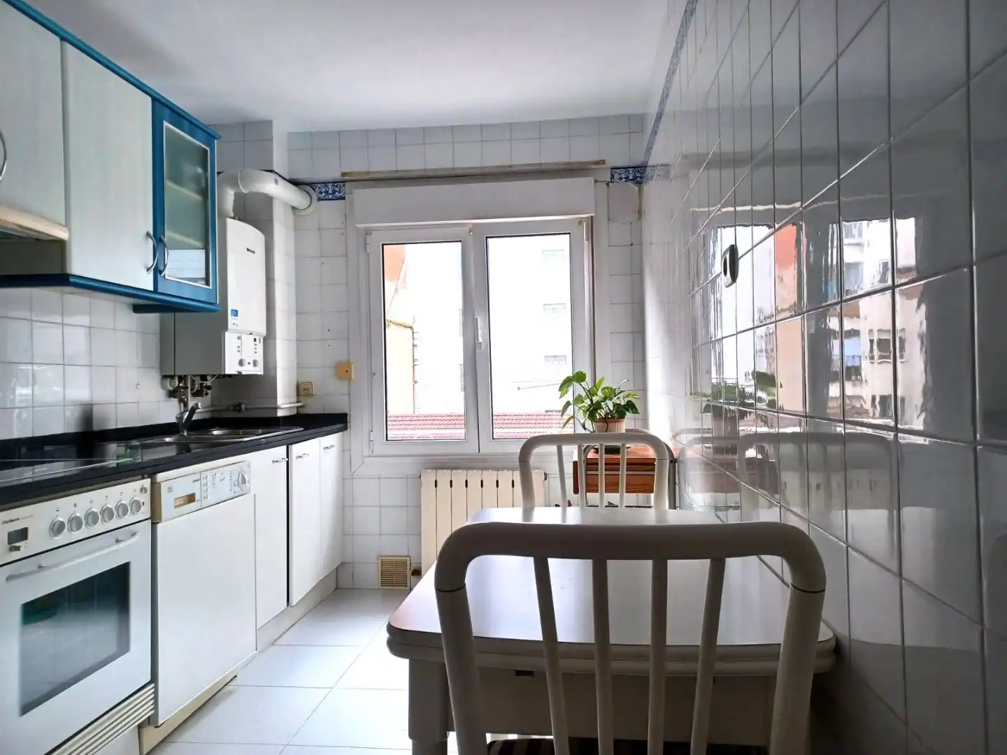 Cocina de Piso en venta en Gijón  con Terraza y Balcón