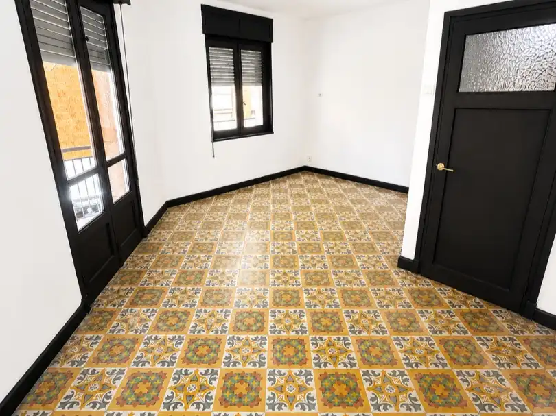 Wohnung zum Verkauf in San Martín del Rey Aurelio mit Terrasse, Abstellraum und Balkon