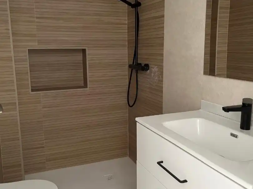 Wohnung zum Verkauf in Calle Santiago Apóstol, 110, Torre Cruz - Los Molinos Badezimmer von Wohnung zum Verkauf in Utrera