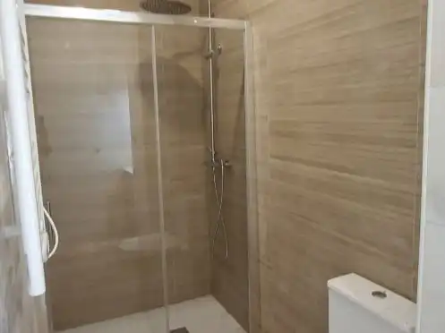 Wohnung zur Miete in Calle Rompedizo, 5, Las Águilas Badezimmer von Wohnung zur Miete in Madrid mit Klimaanlage, Heizung und Parkett