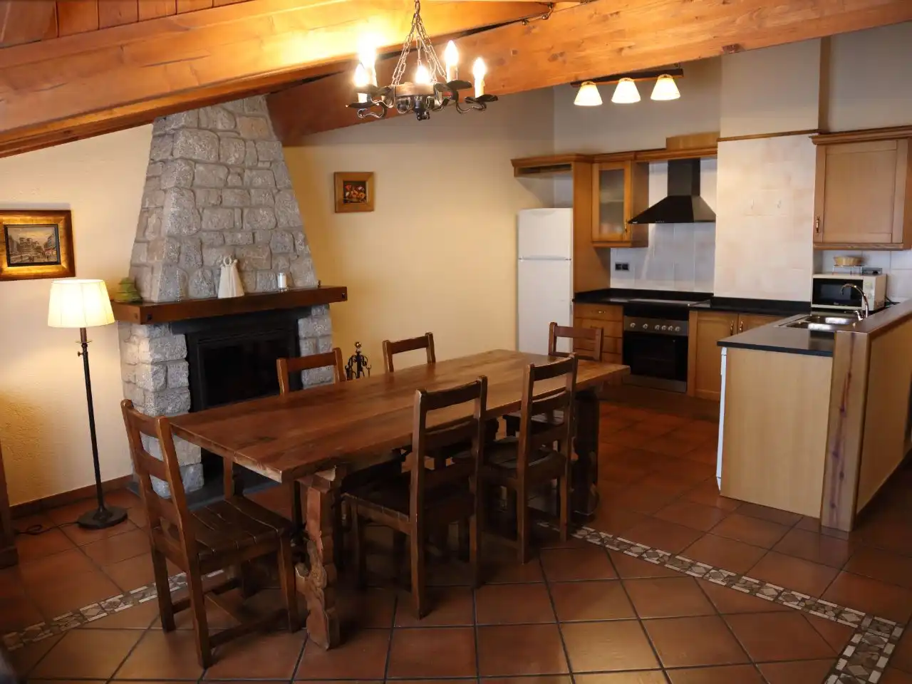 Apartamento de alquiler en Carrer Major-aristot, 18, El Pont de Bar Comedor de Apartamento de alquiler en El Pont de Bar con Calefacción, Terraza y Amueblado