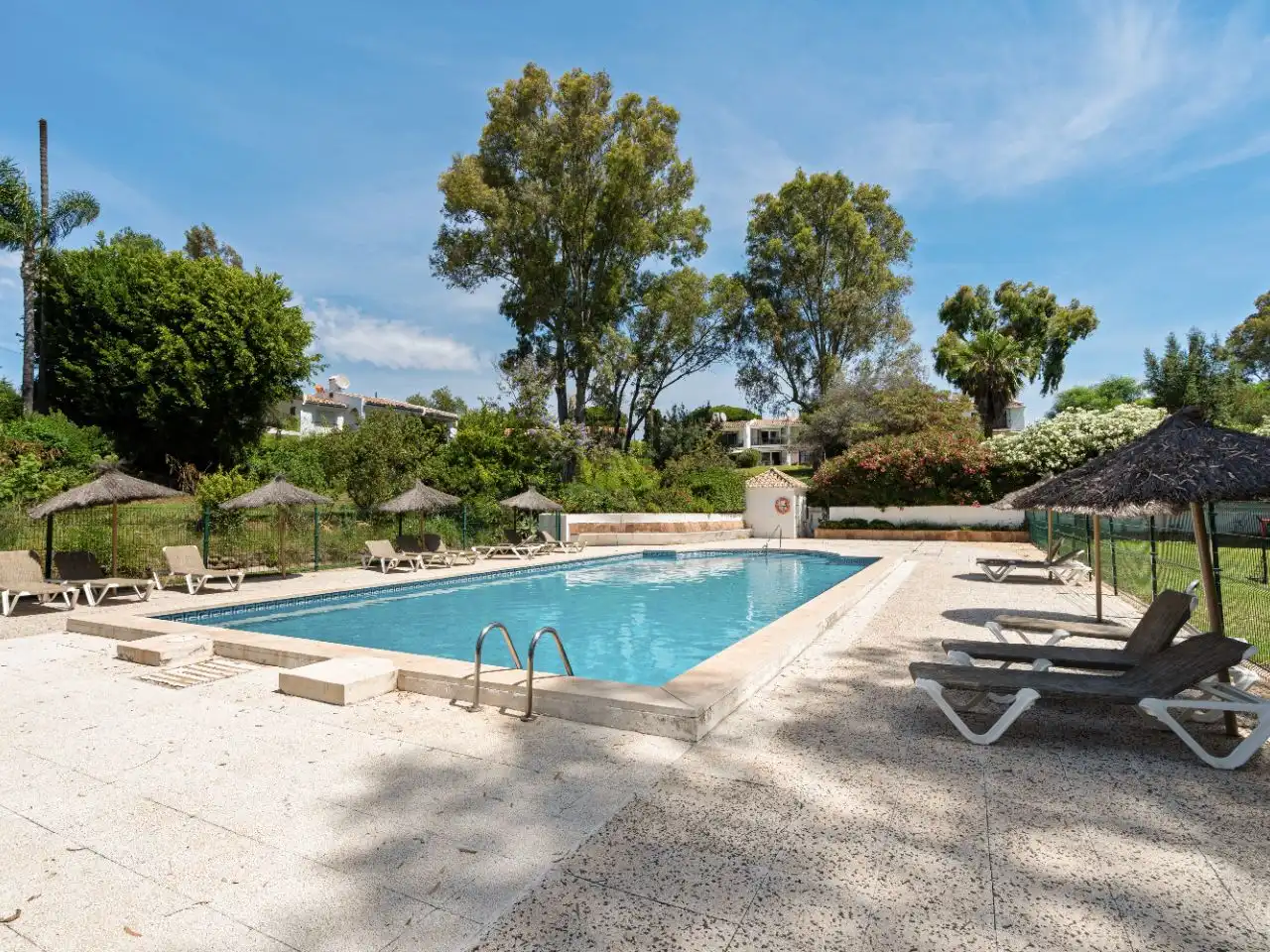 Piso en venta en Calle Rafael Alberti, 6, Nueva Atalaya Piscina de Piso en venta en Estepona con Aire acondicionado, Terraza y Piscina