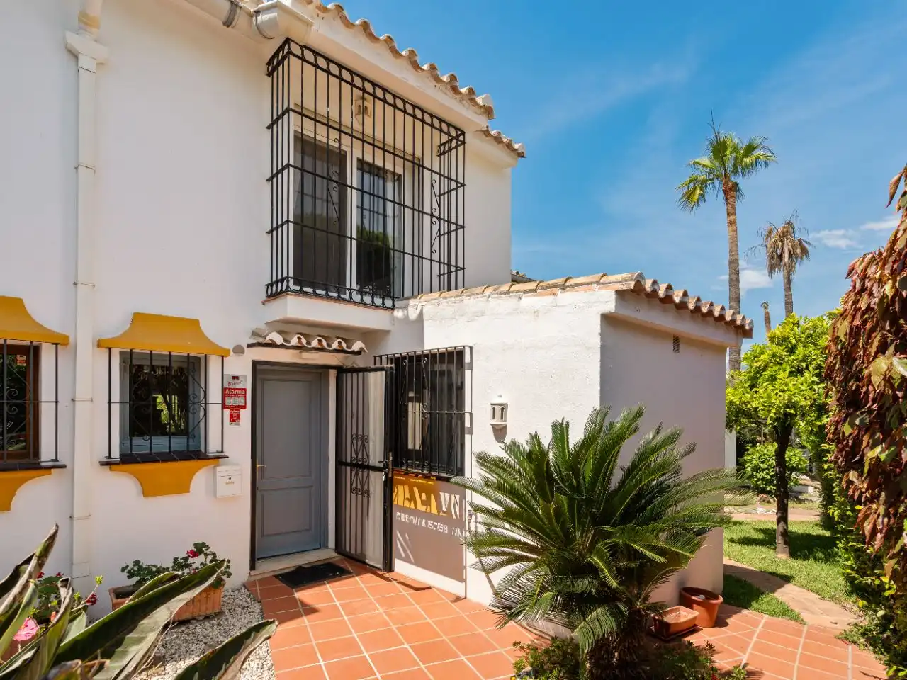 Piso en venta en Calle Rafael Alberti, 6, Nueva Atalaya Vista exterior de Piso en venta en Estepona con Aire acondicionado, Terraza y Piscina