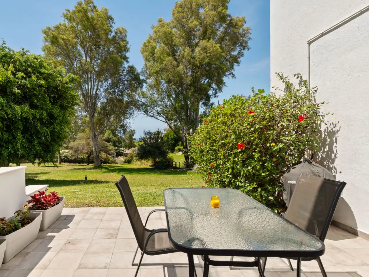 Piso en venta en Calle Rafael Alberti, 6, Nueva Atalaya Terraza de Piso en venta en Estepona con Aire acondicionado, Terraza y Piscina