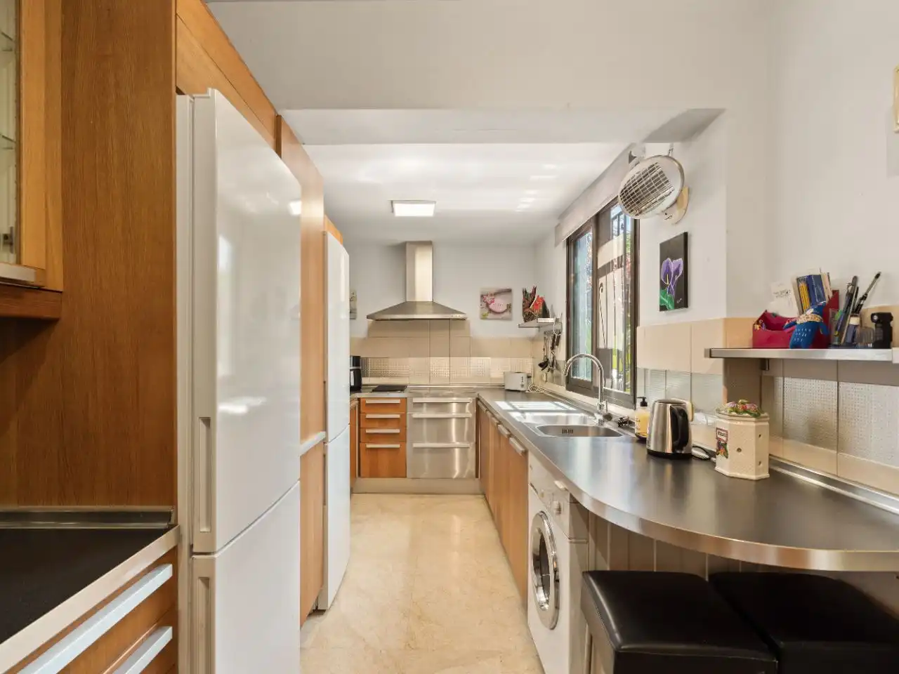 Piso en venta en Calle Rafael Alberti, 6, Nueva Atalaya Cocina de Piso en venta en Estepona con Aire acondicionado, Terraza y Piscina