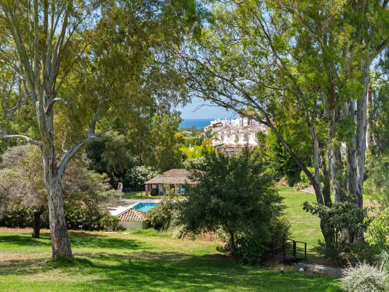 Piso en venta en Calle Rafael Alberti, 6, Nueva Atalaya Jardín de Piso en venta en Estepona con Aire acondicionado, Terraza y Piscina