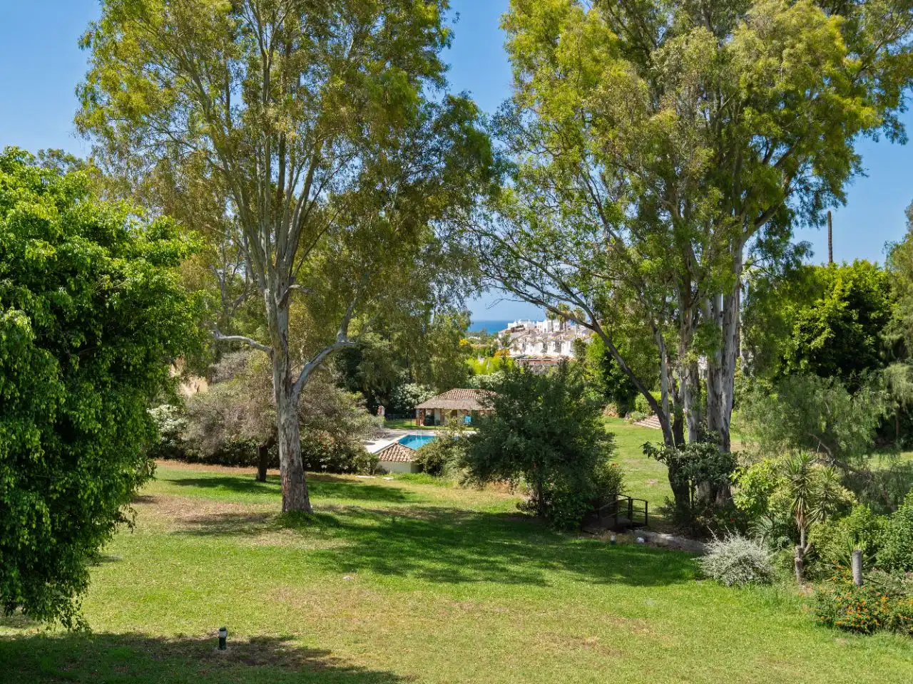Piso en venta en Calle Rafael Alberti, 6, Nueva Atalaya Jardín de Piso en venta en Estepona con Aire acondicionado, Terraza y Piscina