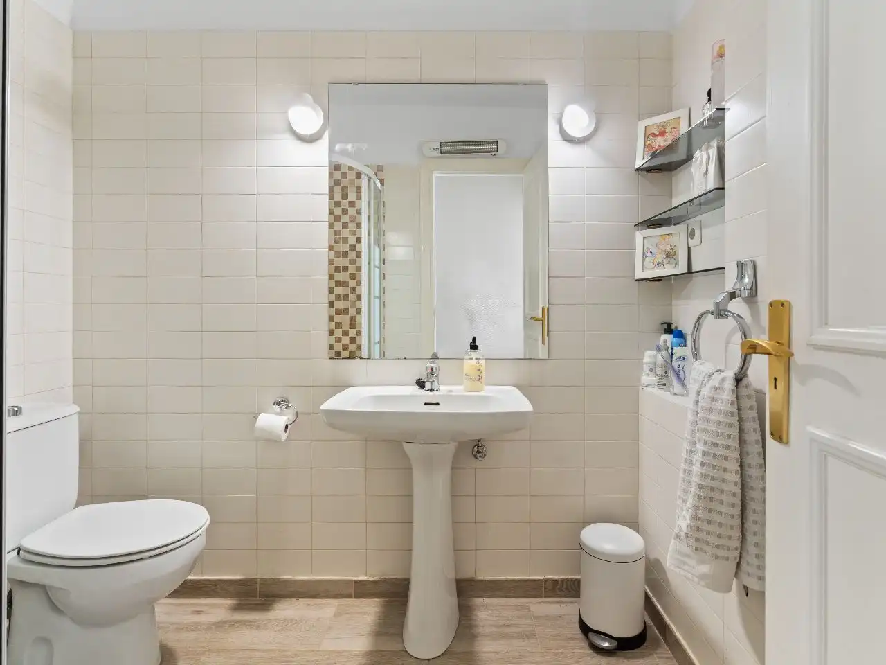 Piso en venta en Calle Rafael Alberti, 6, Nueva Atalaya Baño de Piso en venta en Estepona con Aire acondicionado, Terraza y Piscina