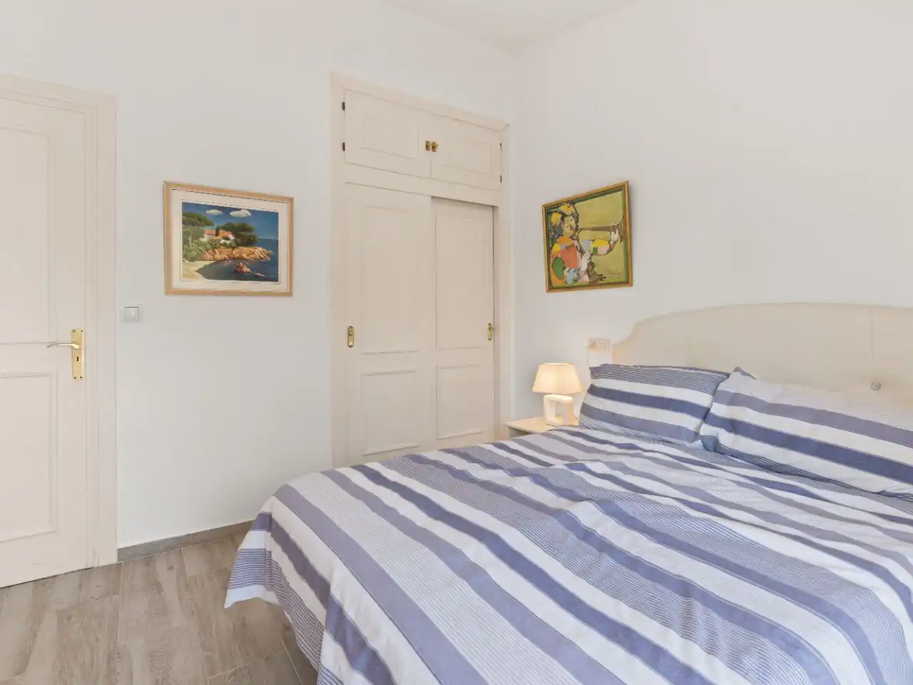 Piso en venta en Calle Rafael Alberti, 6, Nueva Atalaya Habitación de Piso en venta en Estepona con Aire acondicionado, Terraza y Piscina
