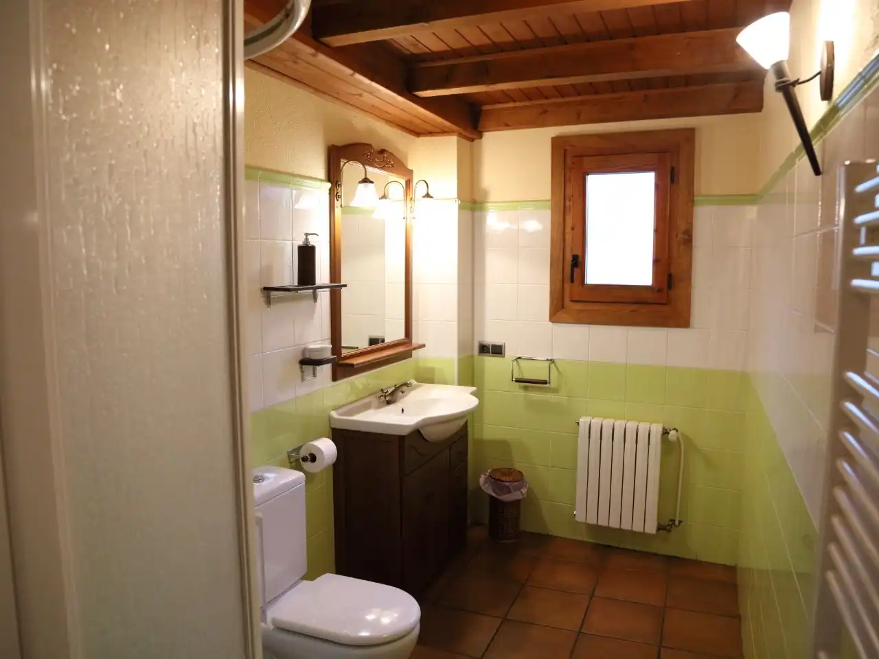 Apartments for rent in Carrer Major-aristot, 18, El Pont de Bar Bathroom of Apartments for rent in El Pont de Bar with Balcony