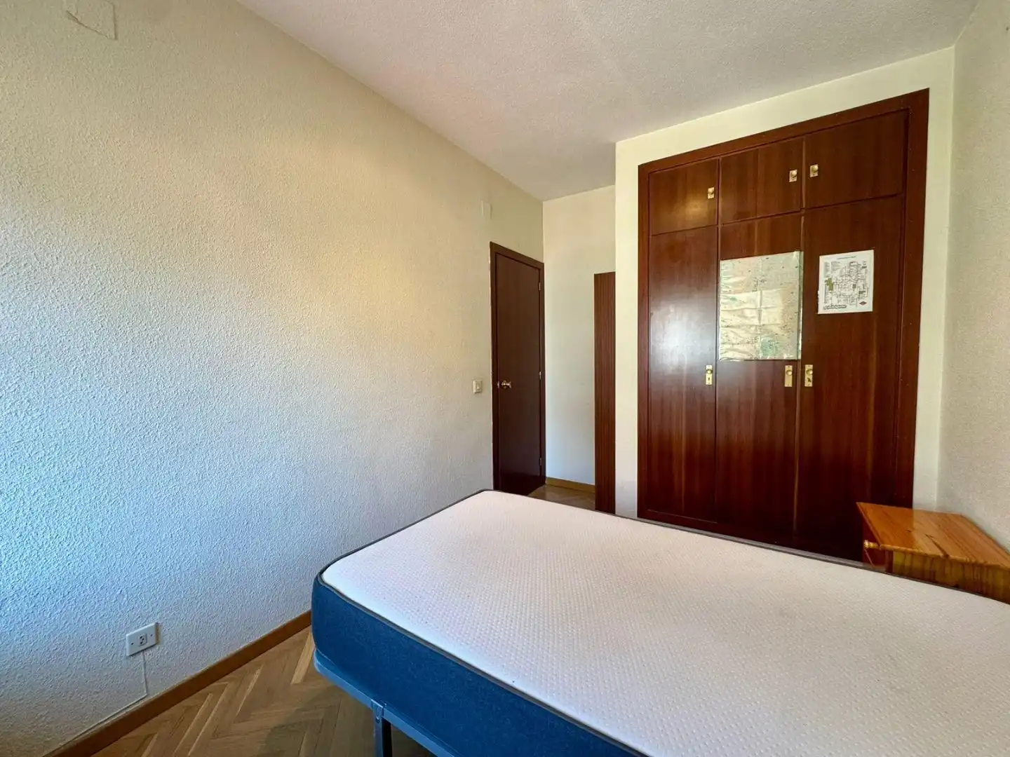 Flat for sale in Calle de las Almortas, 17, Valdeacederas Bedroom of Flat for sale in Madrid Capital with Air Conditioner and Swimming Pool