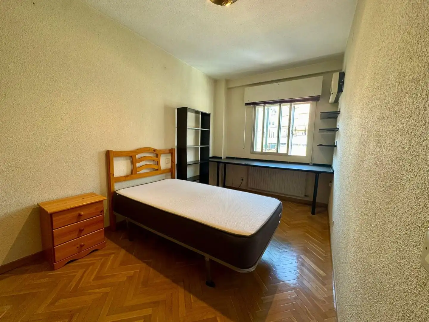 Flat for sale in Calle de las Almortas, 17, Valdeacederas Bedroom of Flat for sale in Madrid Capital with Air Conditioner and Swimming Pool